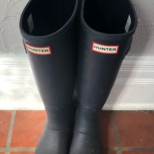 Tall Hunter rain boots and knit/fleece liners
